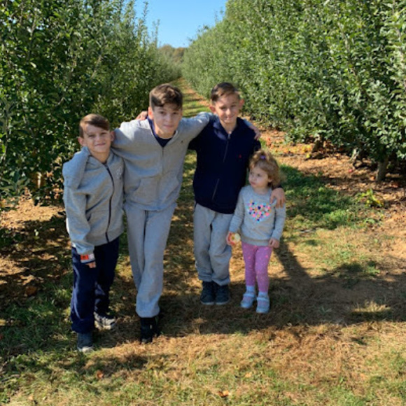 Meet your Posher, Debbie - Picture 1 of 1